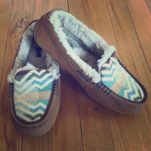 NWT Pendleton by Ugg slippers